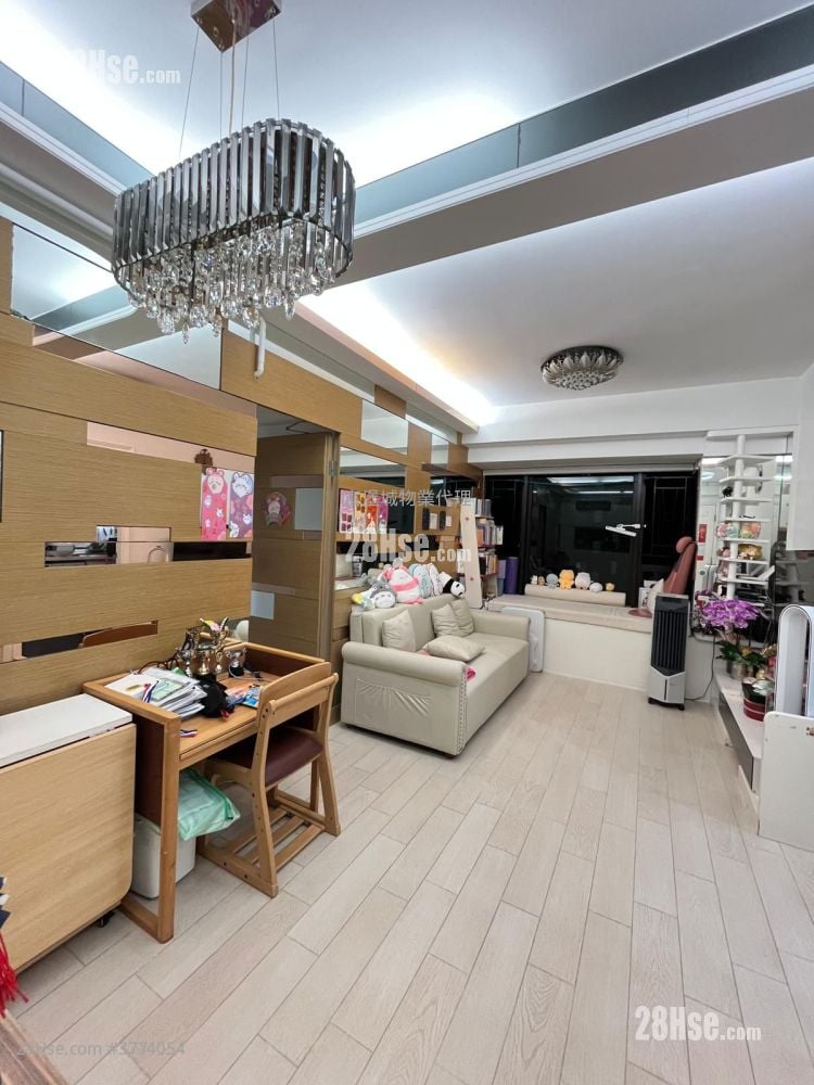 Castello Sell 2 Bedrooms , 1 Bathroom 556 ft²