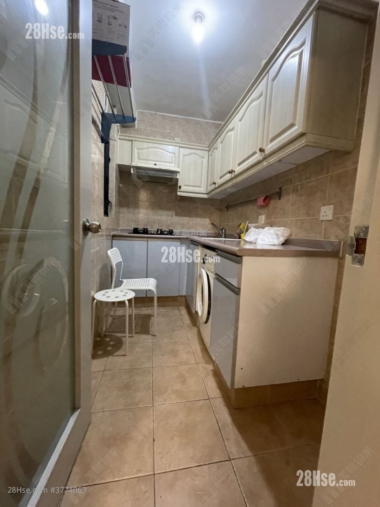 Park Royale Sell 2 Bedrooms , 1 Bathroom 489 ft²