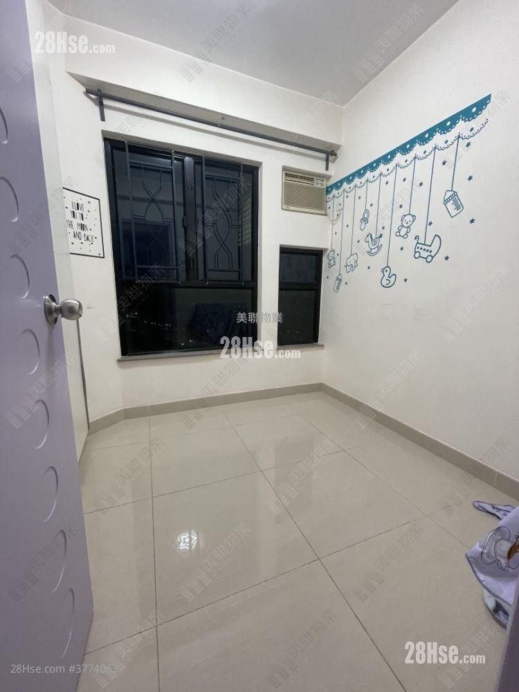 Park Royale Sell 2 Bedrooms , 1 Bathroom 489 ft²