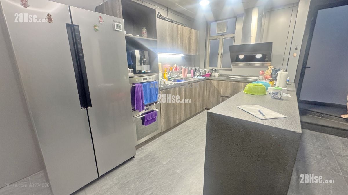 Green Crest Sell Studio , 2 Bathrooms 1,090 ft²