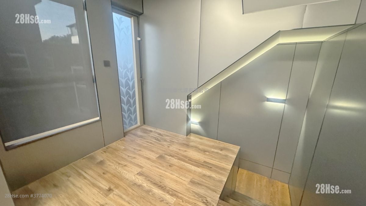 Green Crest Sell Studio , 2 Bathrooms 1,090 ft²