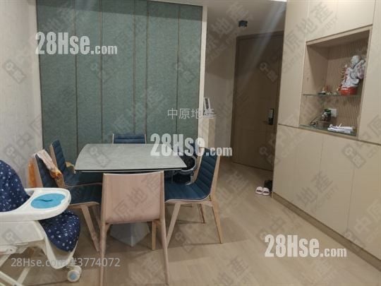 One Homantin Sell 975 ft²