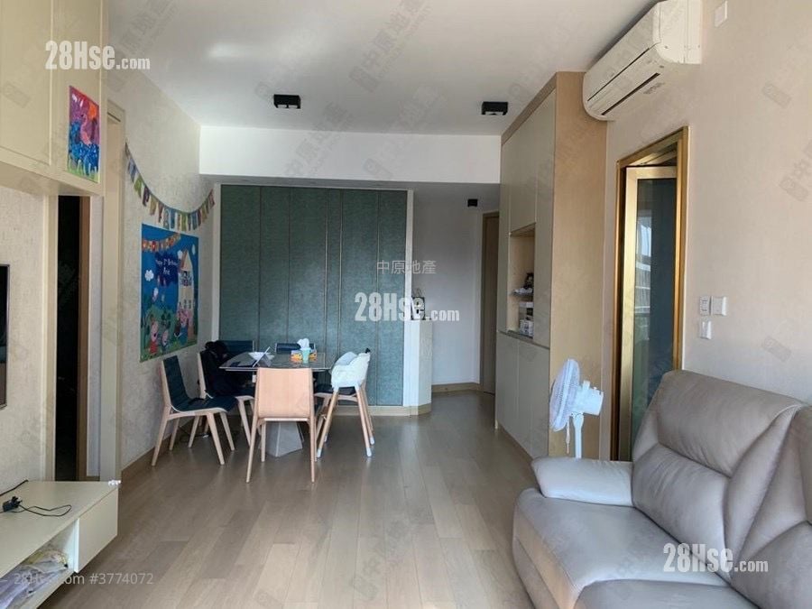 One Homantin Sell 975 ft²