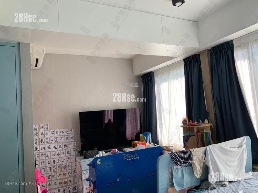 One Homantin Sell 975 ft²