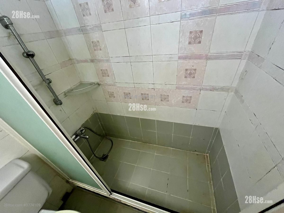 Kingswood Villas Sell 2 Bedrooms 448 ft²