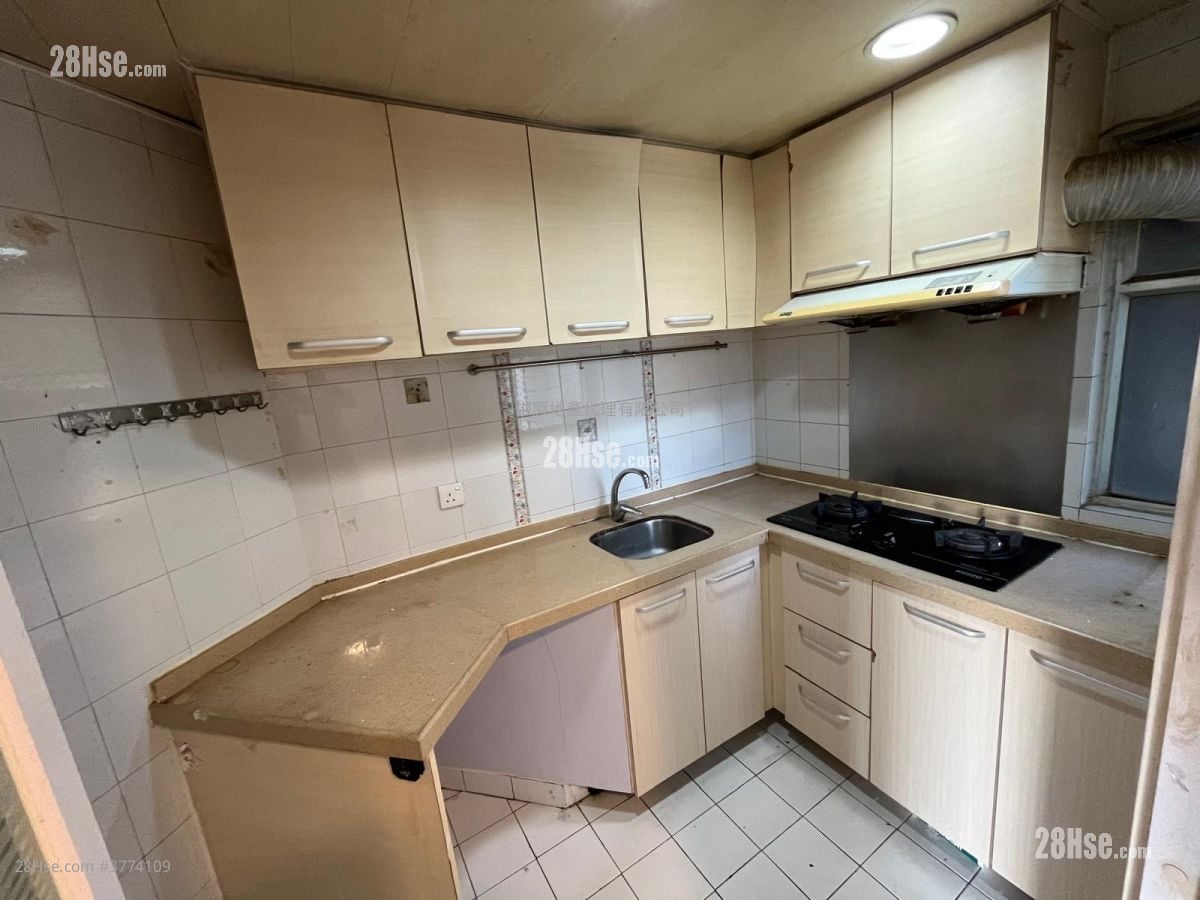 Kingswood Villas Sell 2 Bedrooms 448 ft²