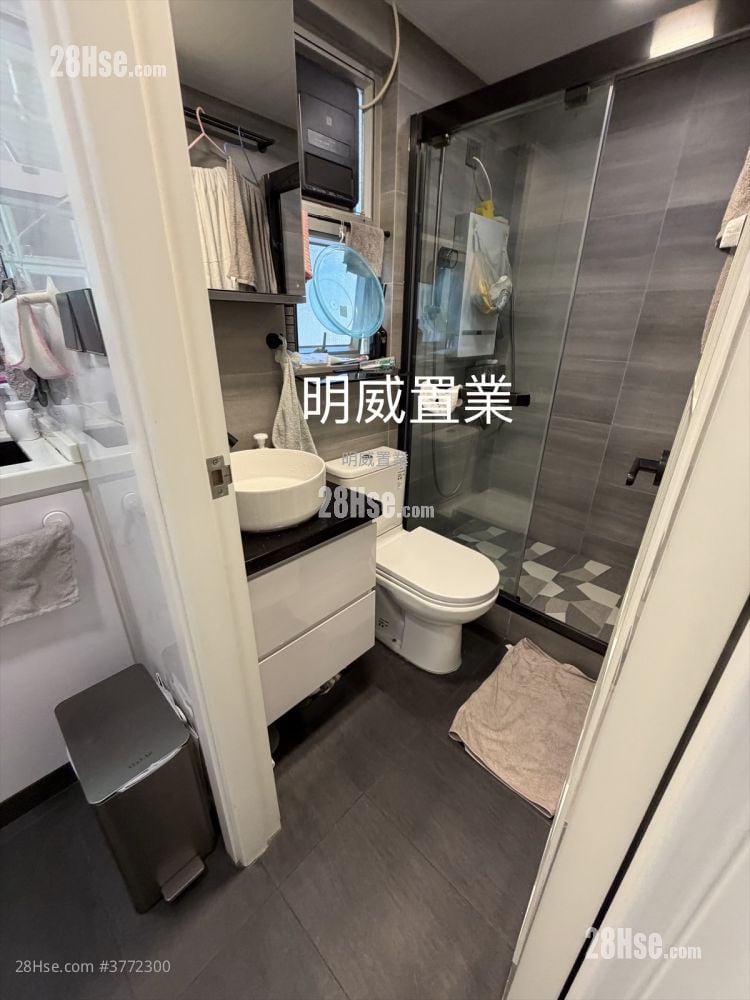 Paradise Square Sell 2 Bedrooms , 1 Bathroom 368 ft²