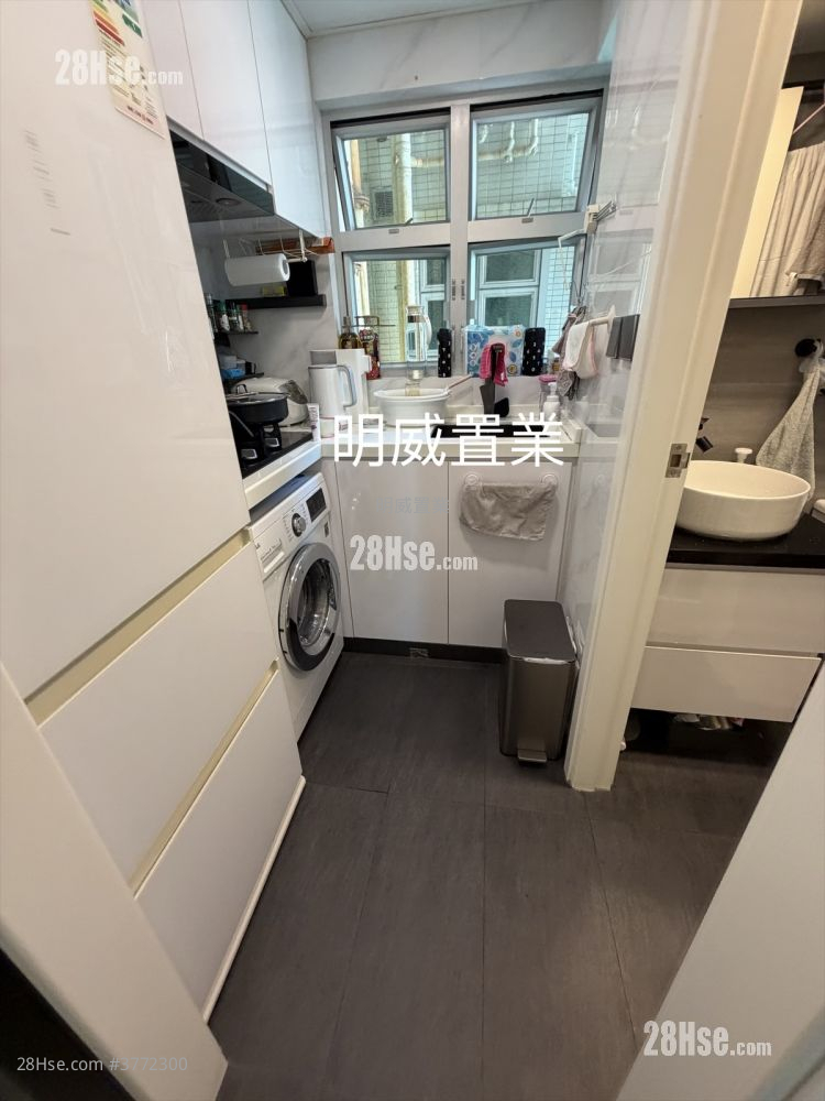 Paradise Square Sell 2 Bedrooms , 1 Bathroom 368 ft²