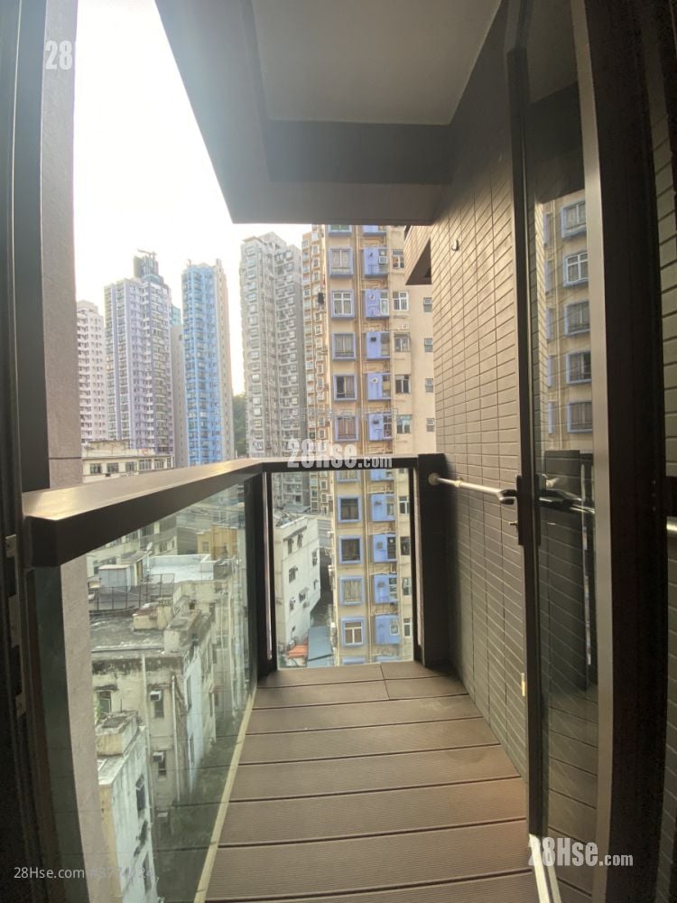 Axis Sell Studio , 1 Bathroom 204 ft²