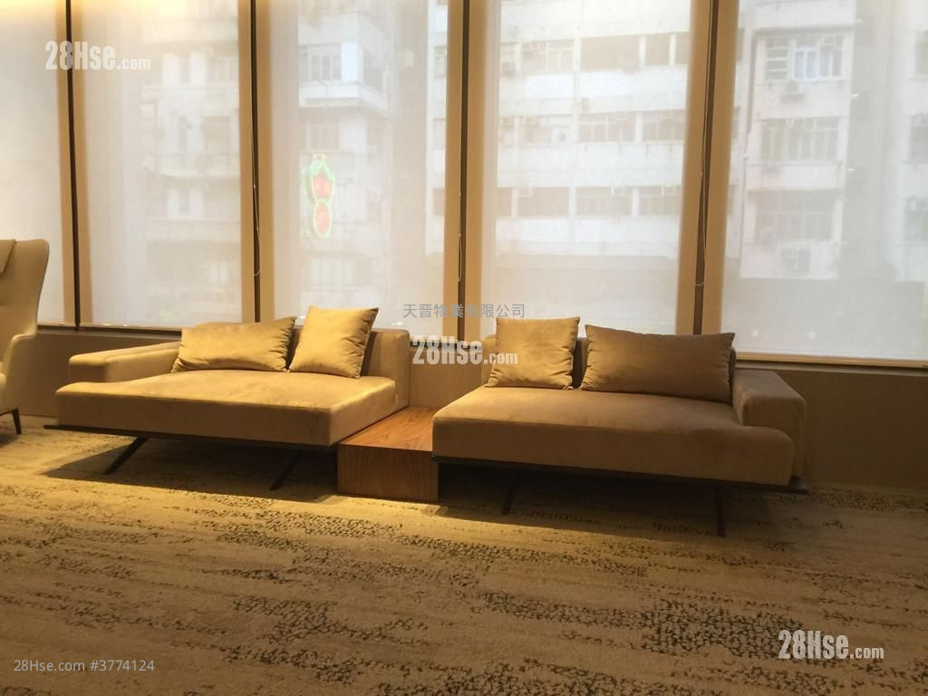 Axis Sell Studio , 1 Bathroom 204 ft²