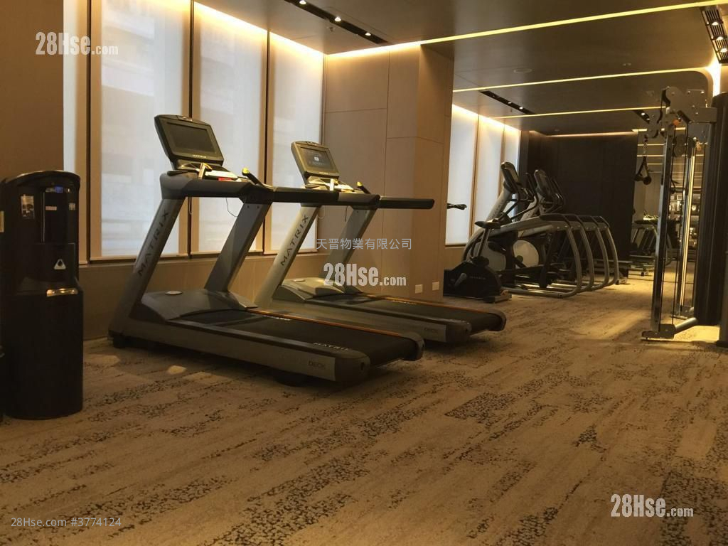 Axis Sell Studio , 1 Bathroom 204 ft²