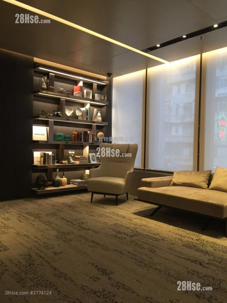 Axis Sell Studio , 1 Bathroom 204 ft²