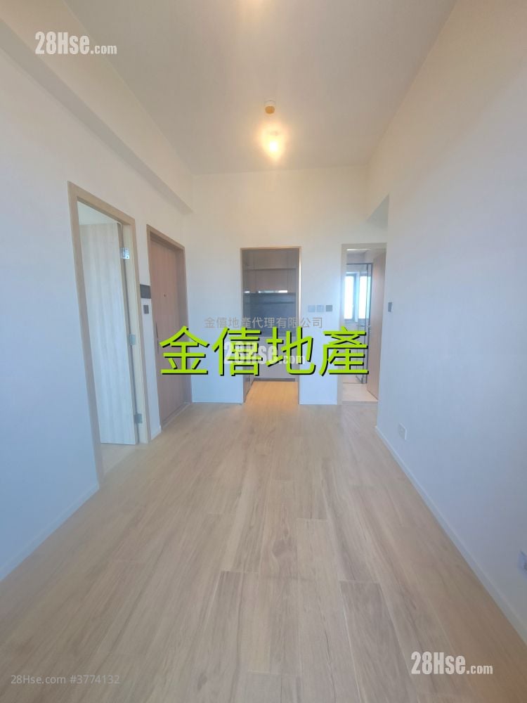 Elize Park Rental 3 Bedrooms , 1 Bathroom 438 ft²