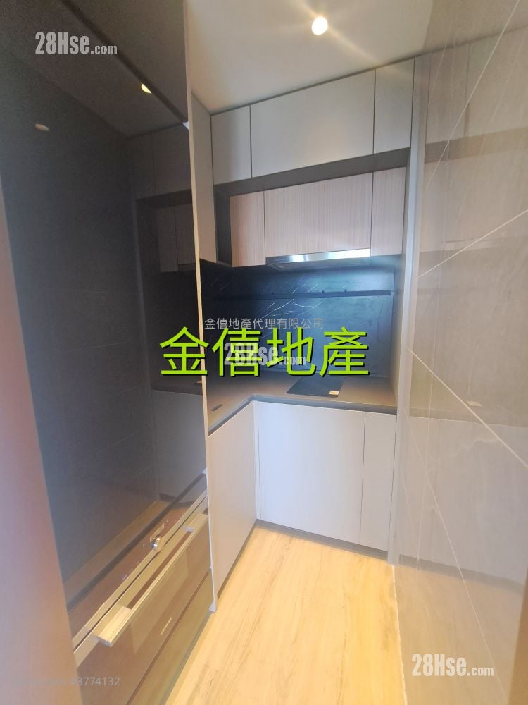 Elize Park Rental 3 Bedrooms , 1 Bathroom 438 ft²