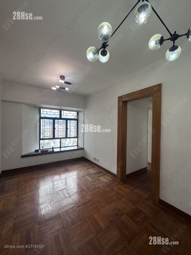 Skyline Plaza Sell 3 Bedrooms 530 ft²