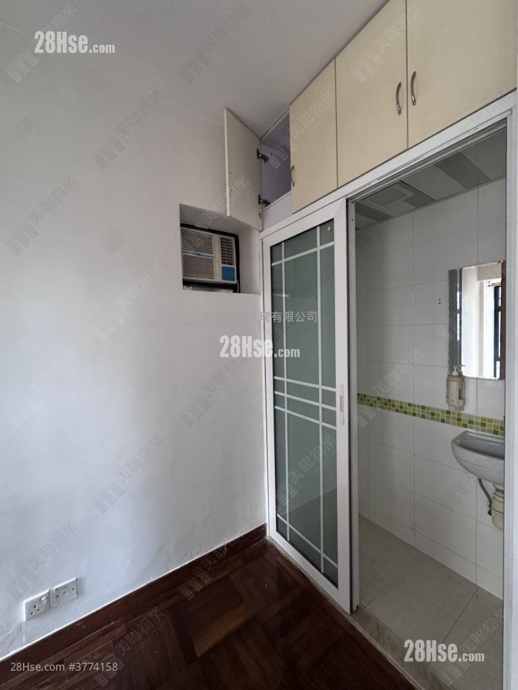 Skyline Plaza Sell 3 Bedrooms 530 ft²