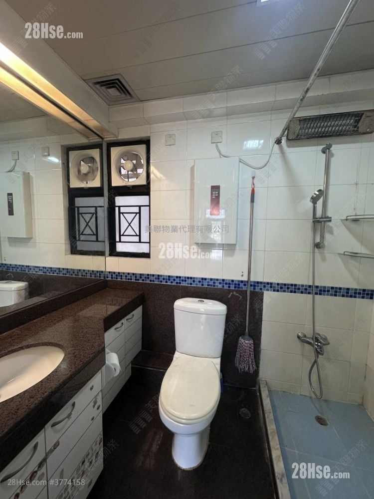 Skyline Plaza Sell 3 Bedrooms 530 ft²