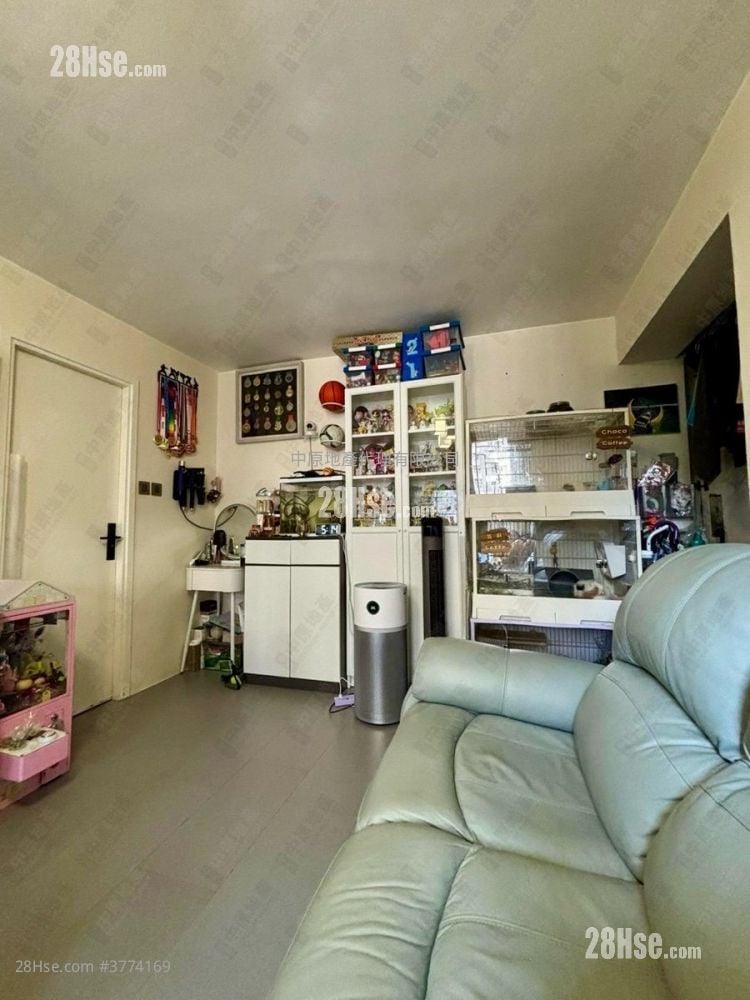 Cheerful Garden Sell 2 Bedrooms , 1 Bathroom 431 ft²