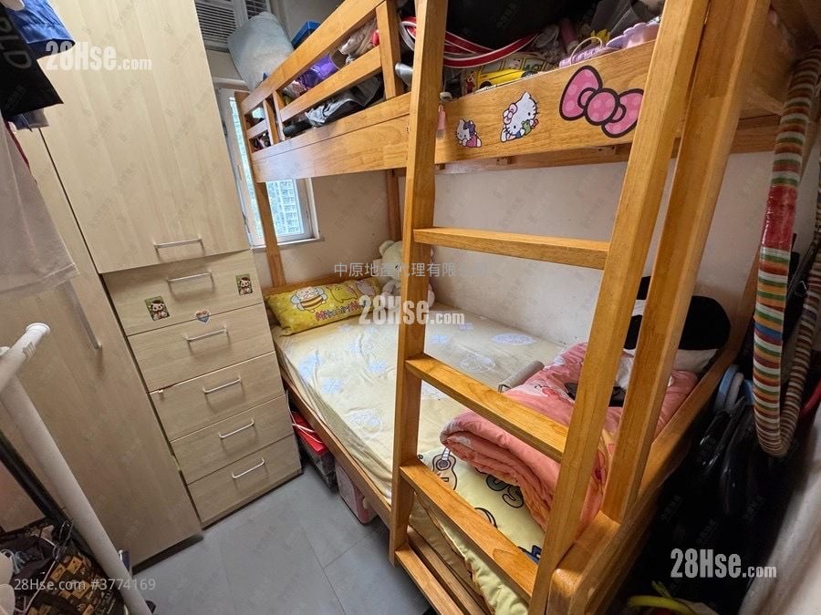 Cheerful Garden Sell 2 Bedrooms , 1 Bathroom 431 ft²