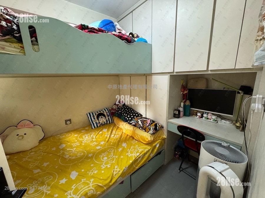 Cheerful Garden Sell 2 Bedrooms , 1 Bathroom 431 ft²