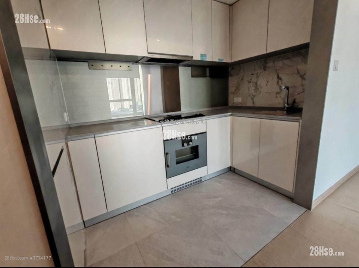 The Coast Line Rental 2 Bedrooms , 1 Bathroom 468 ft²