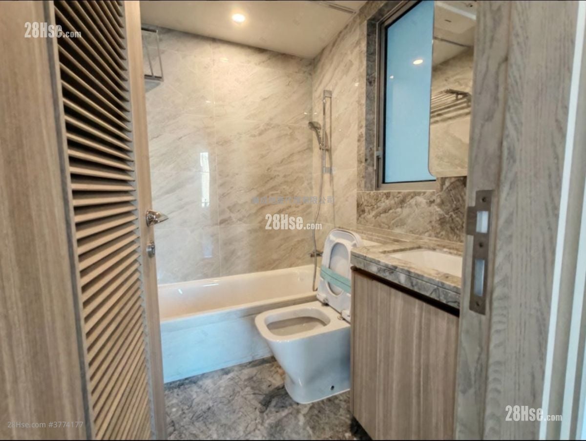 The Coast Line Rental 2 Bedrooms , 1 Bathroom 468 ft²