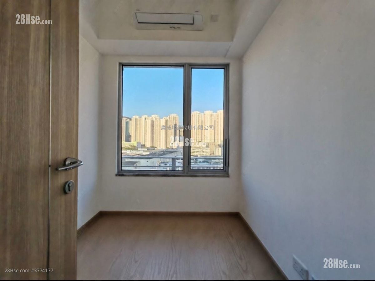 The Coast Line Rental 2 Bedrooms , 1 Bathroom 468 ft²