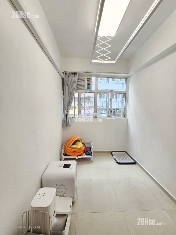 Sun Wing Building Sell 2 Bedrooms , 1 Bathroom 370 ft²