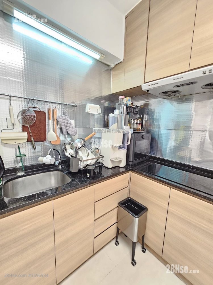 Sun Wing Building Sell 2 Bedrooms , 1 Bathroom 370 ft²