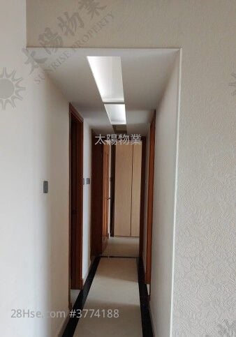 Royal Peninsula Sell 3 Bedrooms 690 ft²