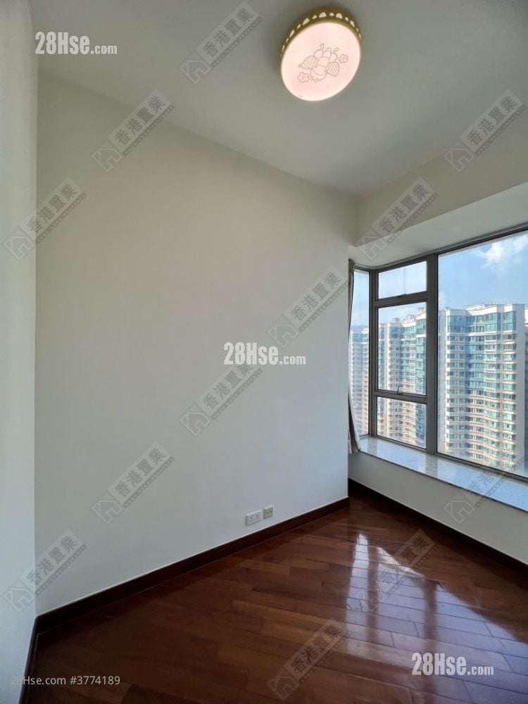 One Silversea Sell 3 Bedrooms , 2 Bathrooms 746 ft²