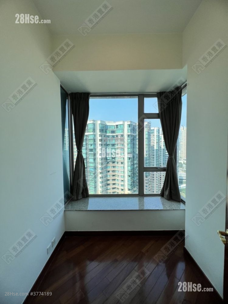One Silversea Sell 3 Bedrooms , 2 Bathrooms 746 ft²