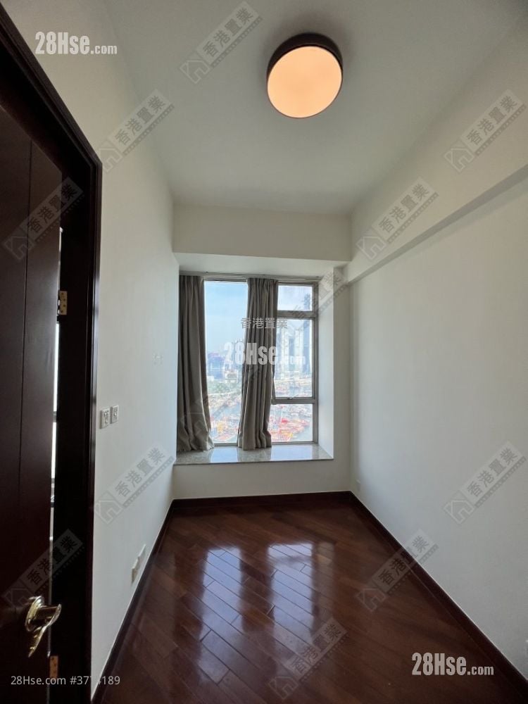 One Silversea Sell 3 Bedrooms , 2 Bathrooms 746 ft²