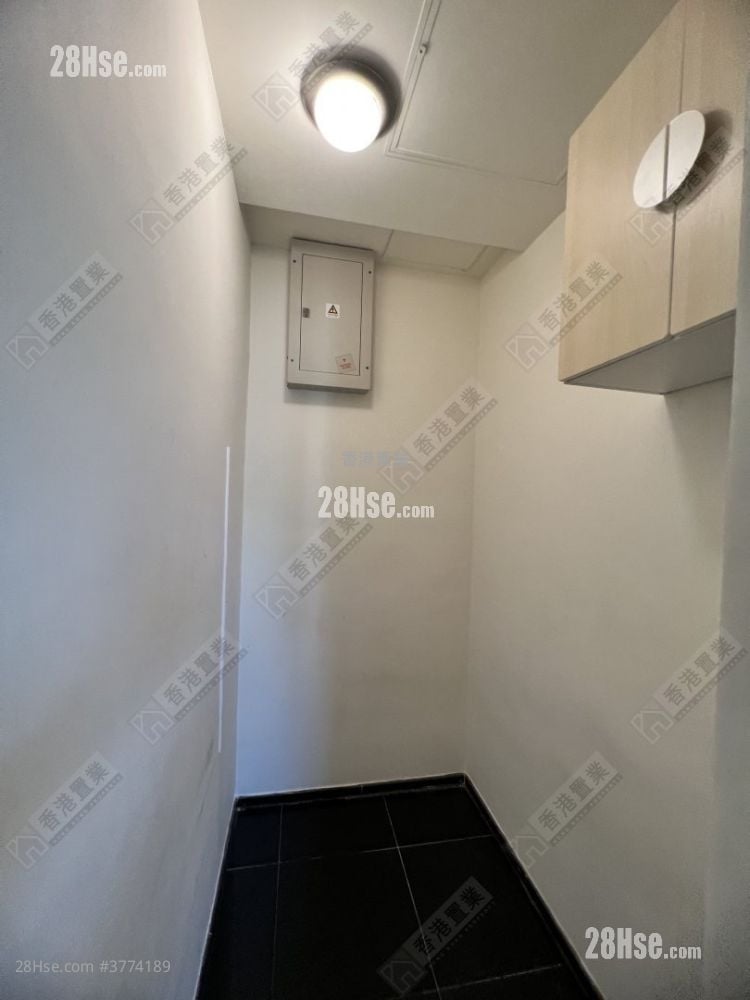 One Silversea Sell 3 Bedrooms , 2 Bathrooms 746 ft²