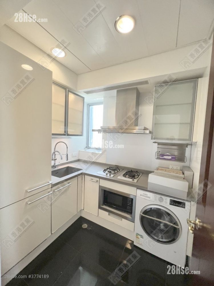 One Silversea Sell 3 Bedrooms , 2 Bathrooms 746 ft²