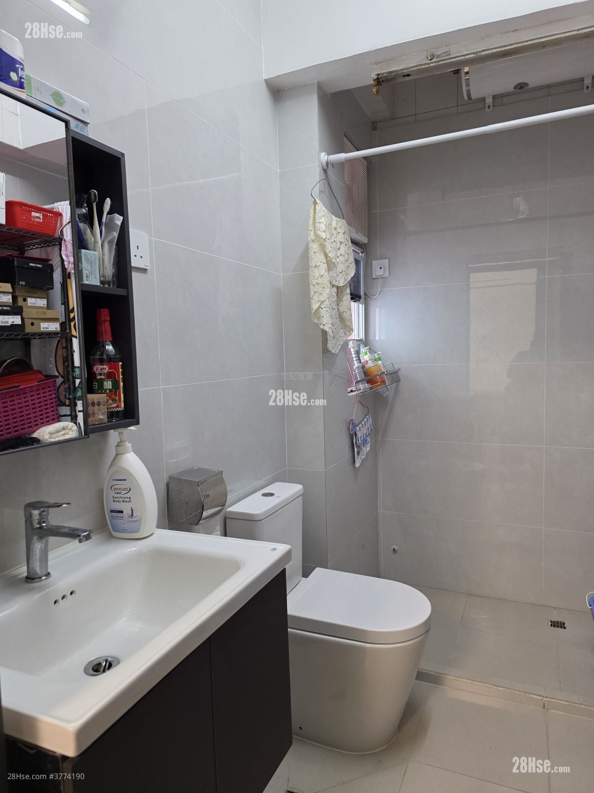 Parkes Mansion Rental 2 Bedrooms , 1 Bathroom 365 ft²