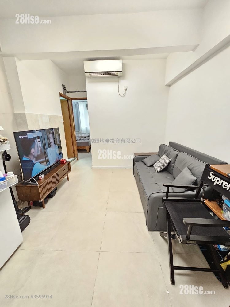 Sun Wing Building Sell 2 Bedrooms , 1 Bathroom 370 ft²