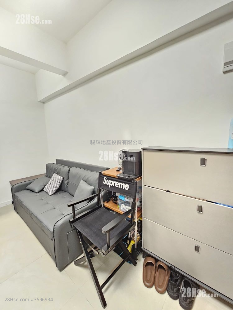 Sun Wing Building Sell 2 Bedrooms , 1 Bathroom 370 ft²