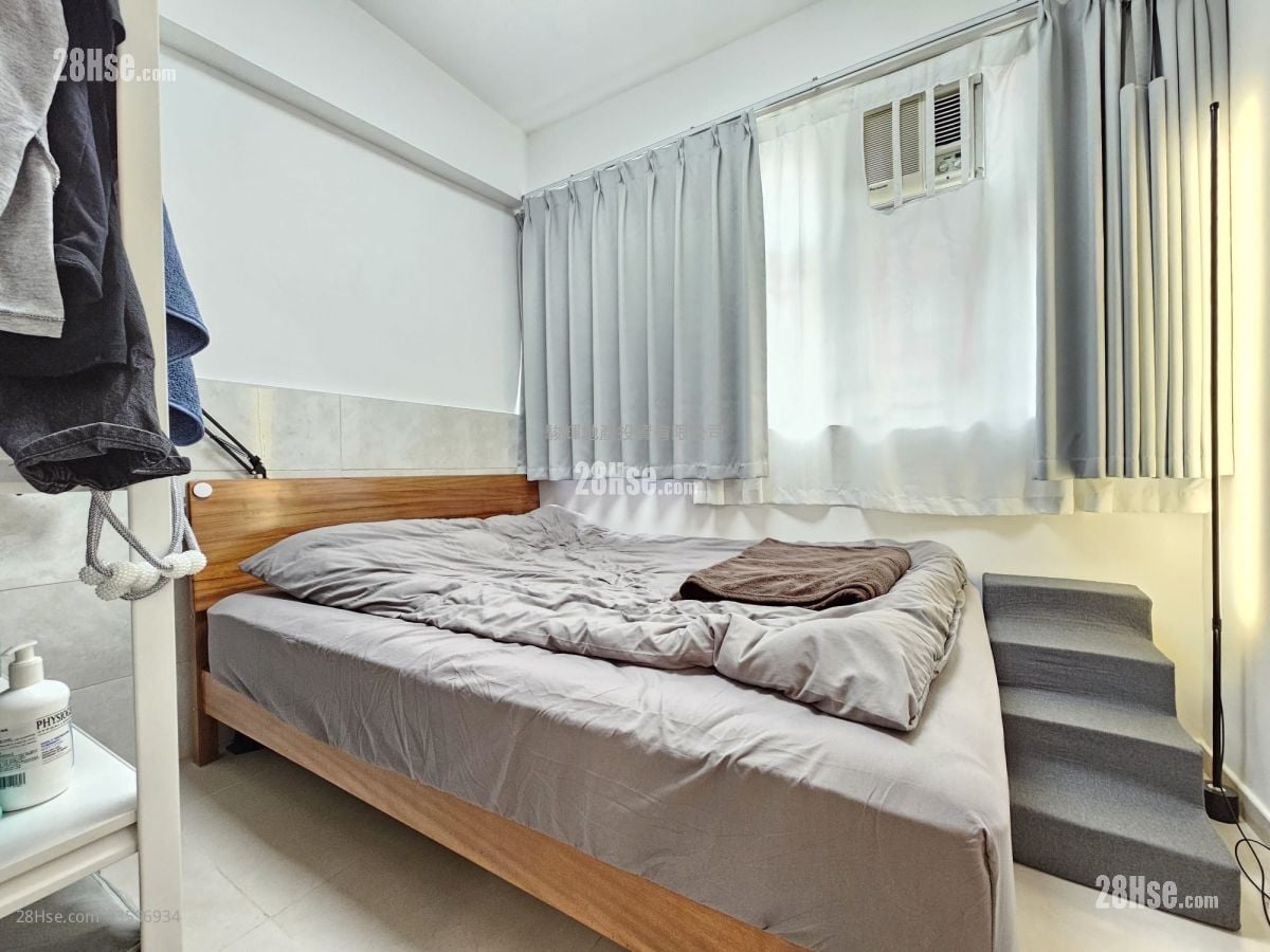 Sun Wing Building Sell 2 Bedrooms , 1 Bathroom 370 ft²