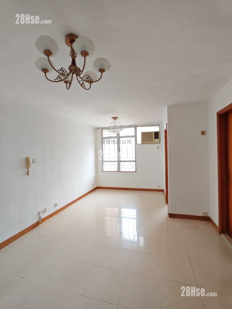 Yung Shing Court Sell 3 Bedrooms , 1 Bathroom 636 ft²