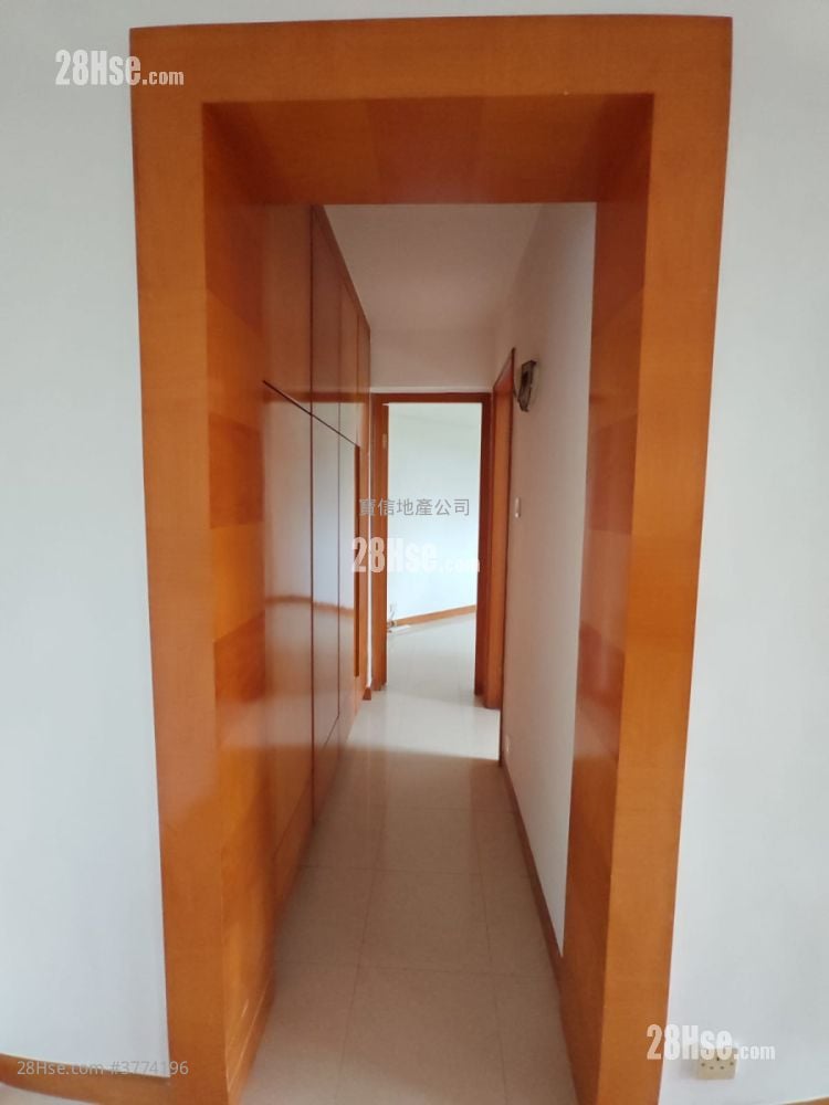 Yung Shing Court Sell 3 Bedrooms , 1 Bathroom 636 ft²