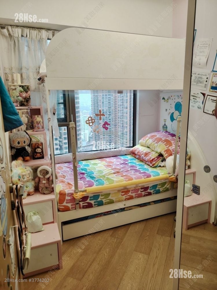 Parc City Sell 3 Bedrooms , 2 Bathrooms 769 ft²