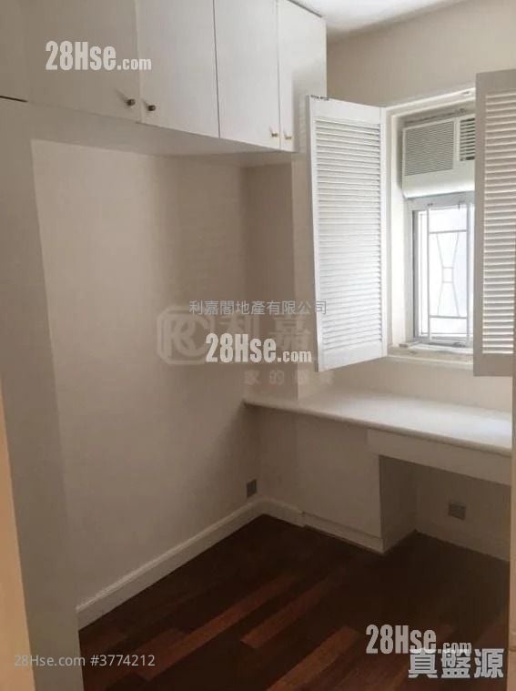 King's Court Sell 2 Bedrooms 446 ft²