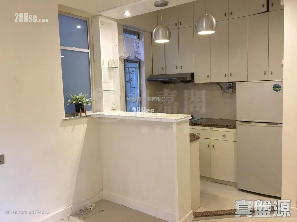 King's Court Sell 2 Bedrooms 446 ft²