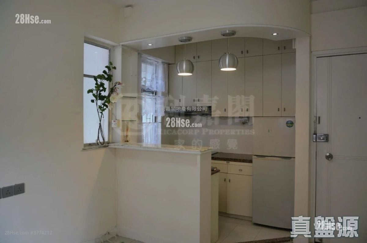 King's Court Sell 2 Bedrooms 446 ft²