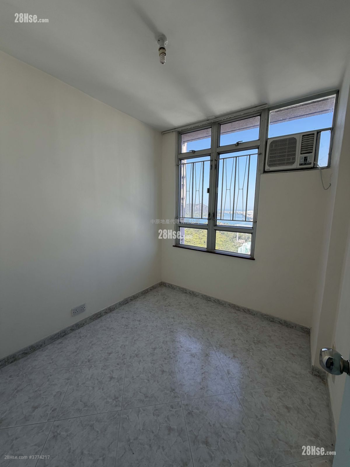 Yu Tung Court Sell 1 Bedroom 426 ft²