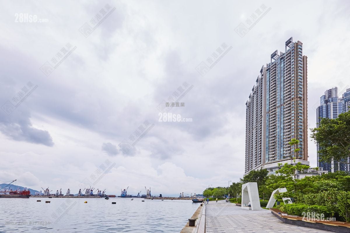 One Silversea Sell 3 Bedrooms 955 ft²