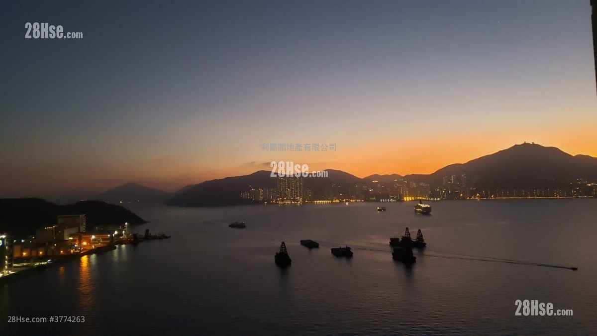 LP6 售盘 4 房 , 3 浴室 1,086 平方尺