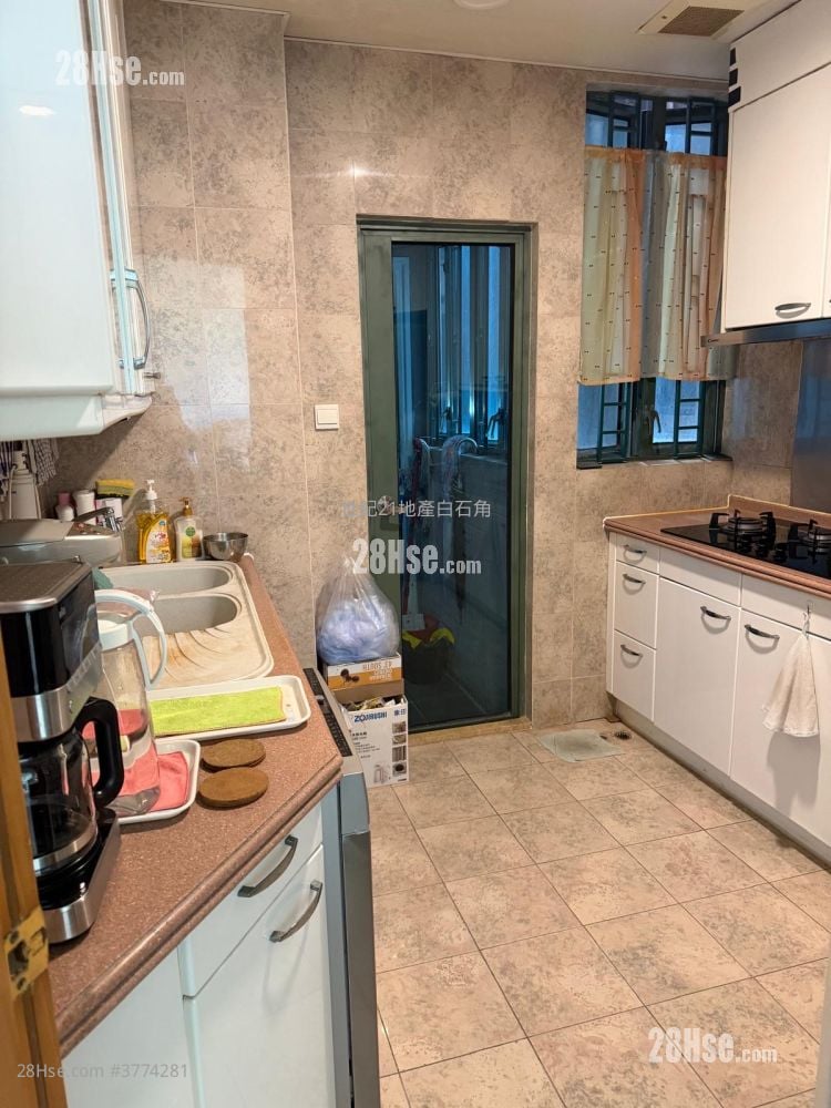 Deerhill Bay Sell 3 Bedrooms , 2 Bathrooms 1,105 ft²