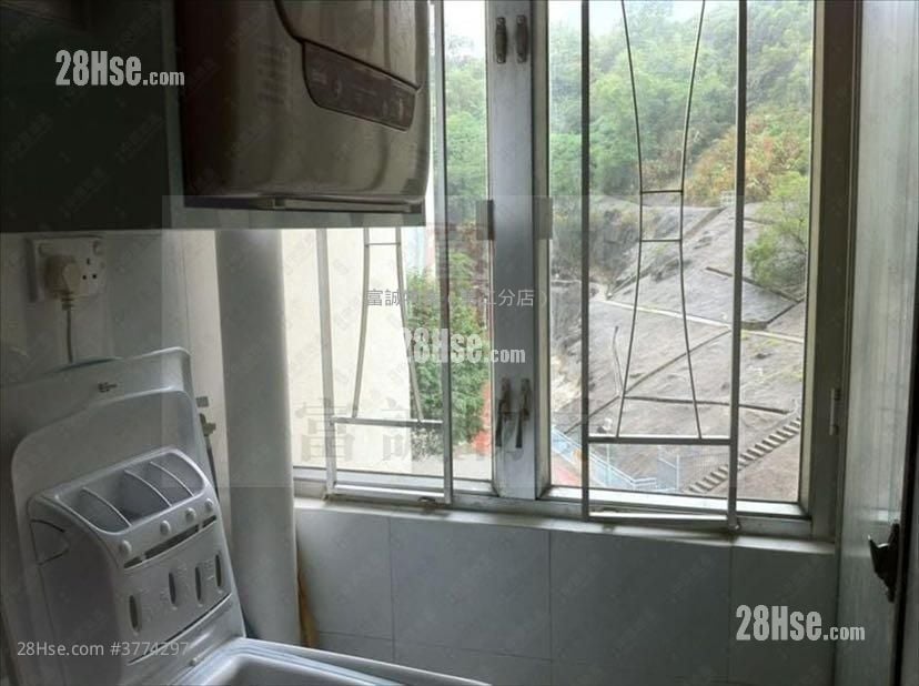 Ko Chun Court Sell 3 Bedrooms , 1 Bathroom 594 ft²